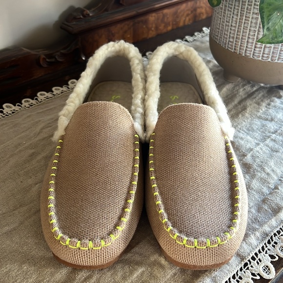 Women's Rothy's Slippers NWOT - Picture 2 of 13
